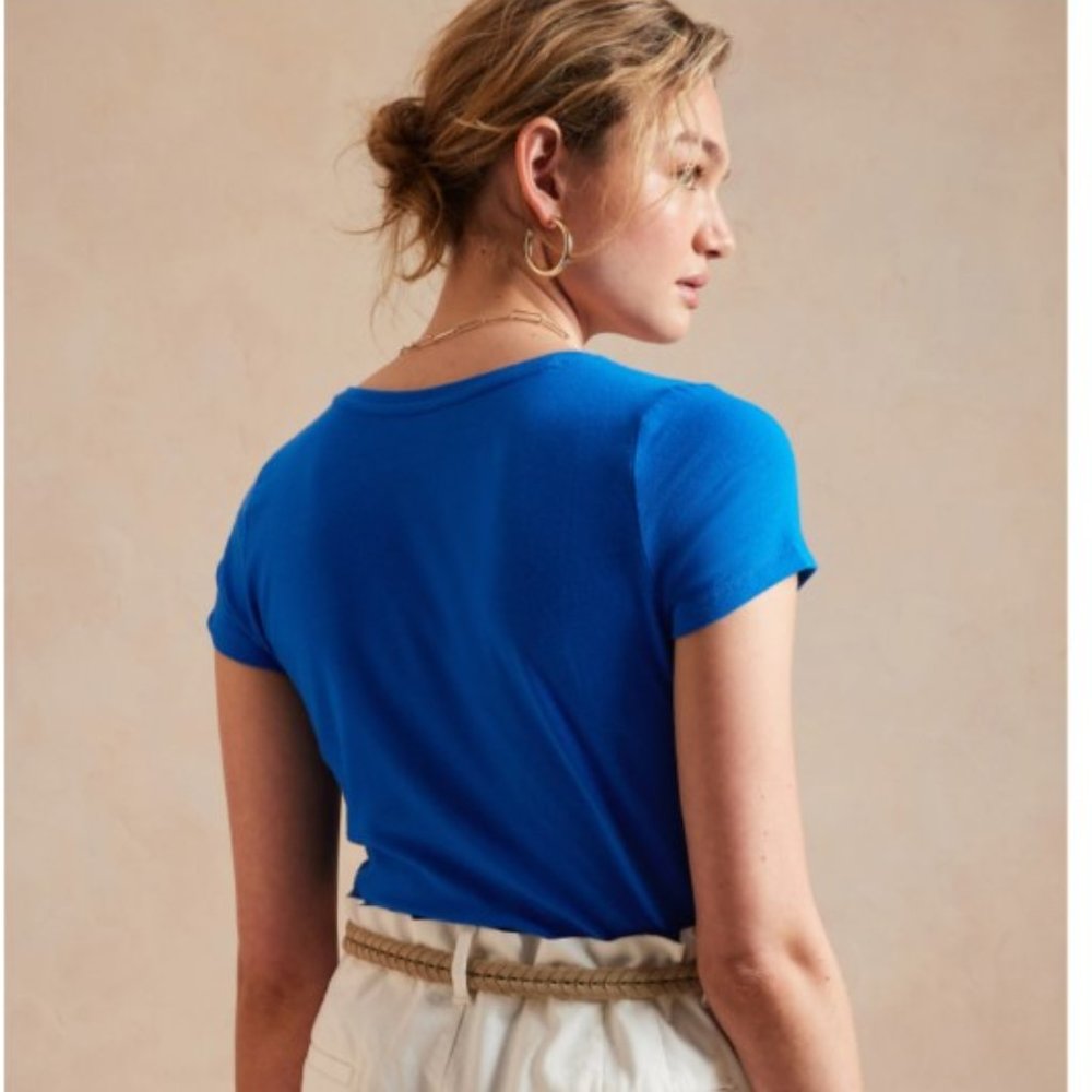 Banana Republic Timeless t-shirt, Stunning Shade of Blue - Picture 3 of 6